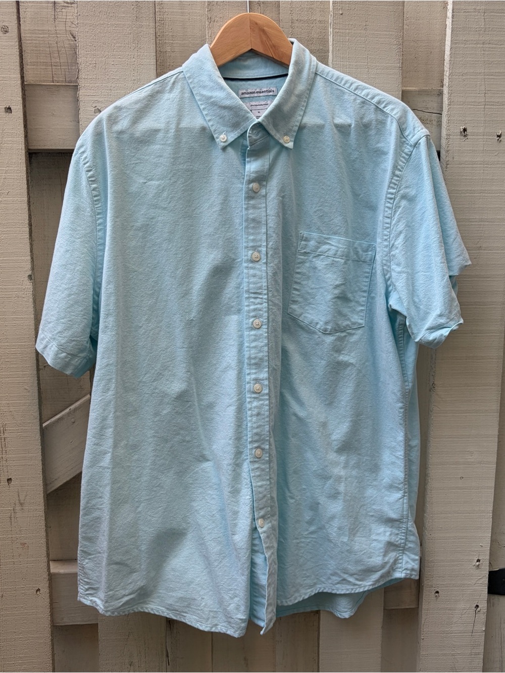 Amazon Essentials Men's Light Blue Short-Sleeve Button-Down Shirt